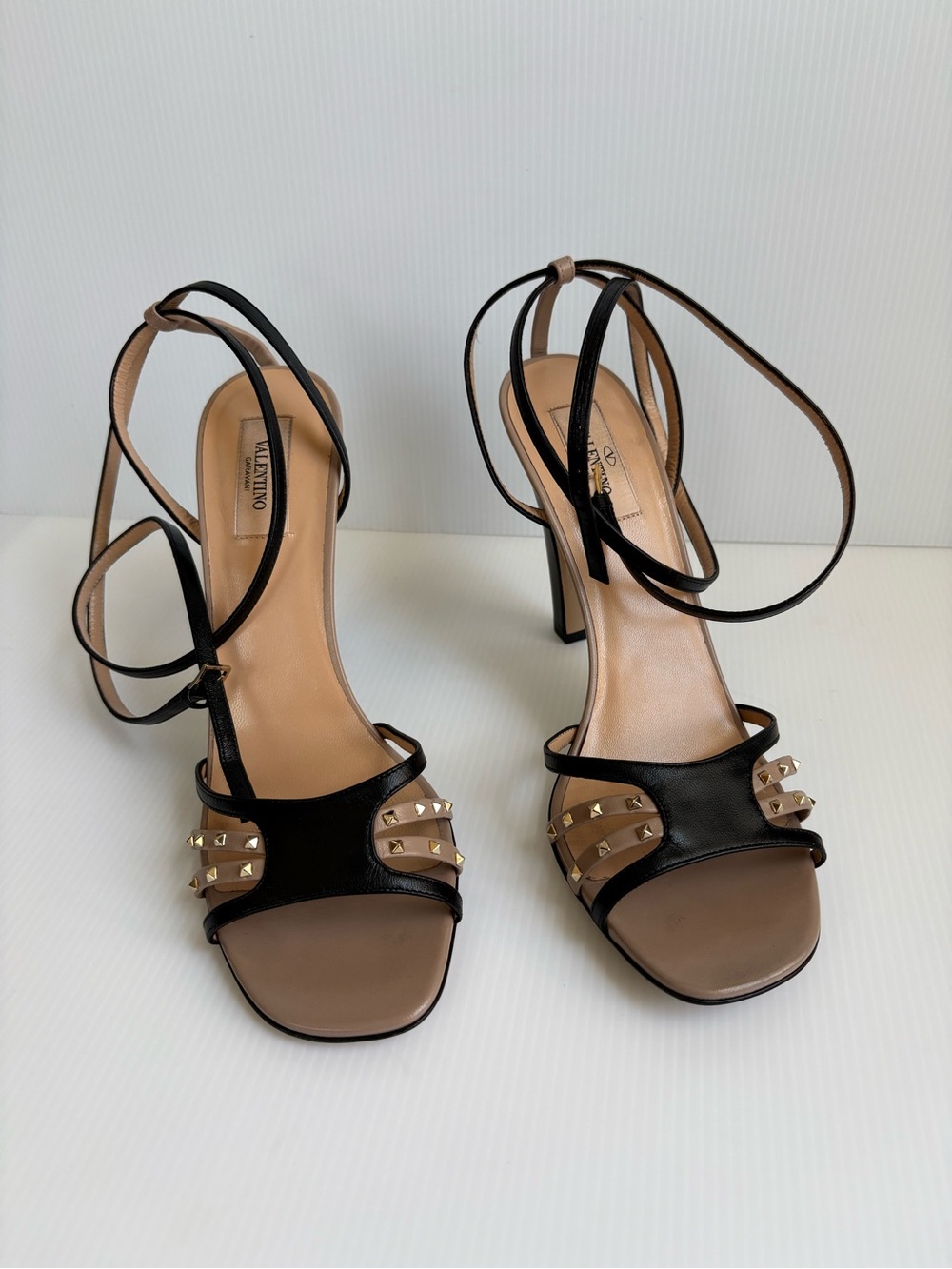 VALENTINO GARAVANI Rockstud Strappy Ankle Wrap Heels Sandals Size 40.5 - EUC